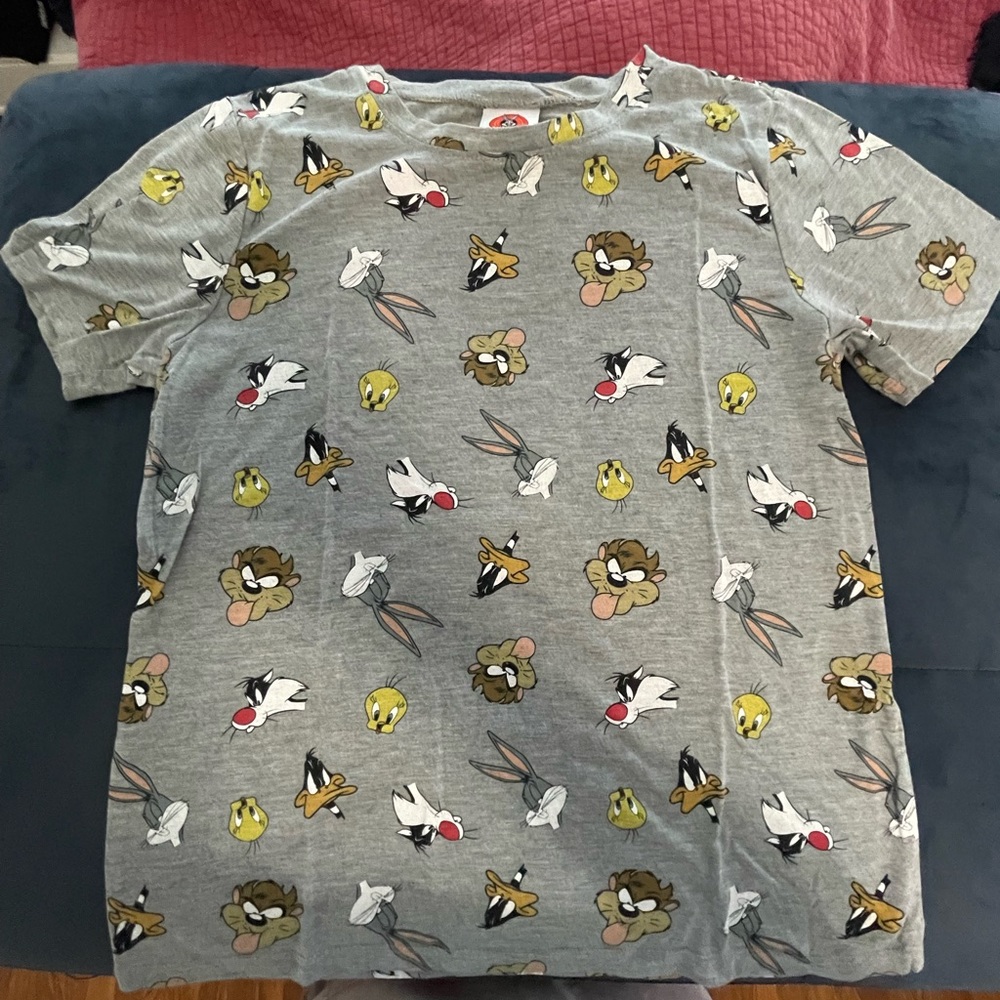 Looney Tunes shirt, size M